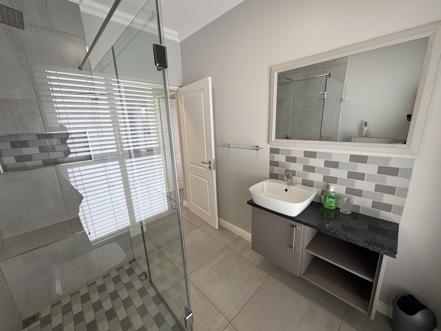 To Let 4 Bedroom Property for Rent in Yzerfontein Western Cape